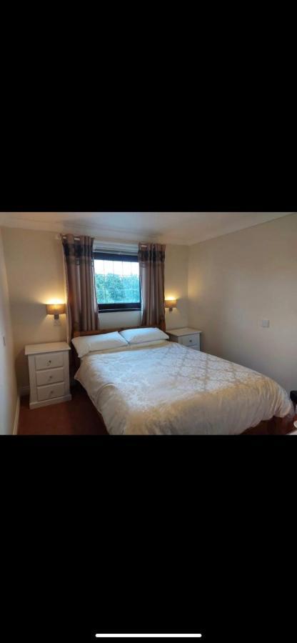 The Countryman Inn ラントリサント エクステリア 写真