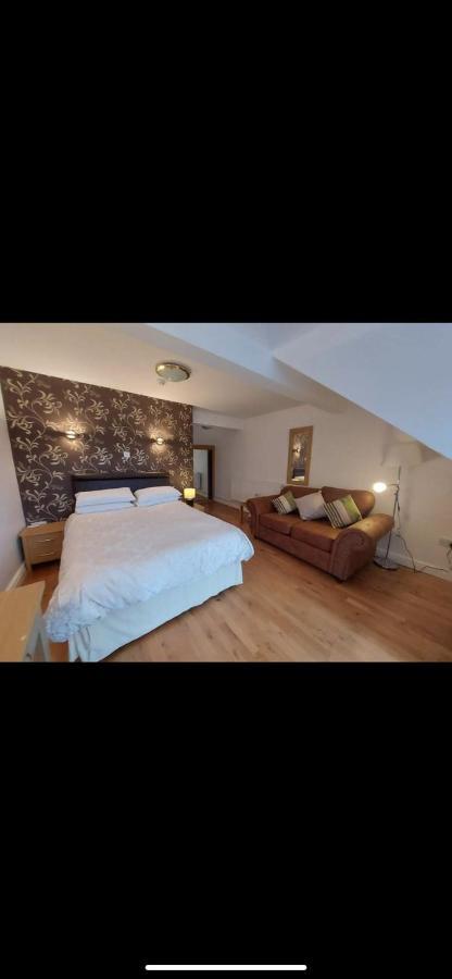 The Countryman Inn ラントリサント エクステリア 写真