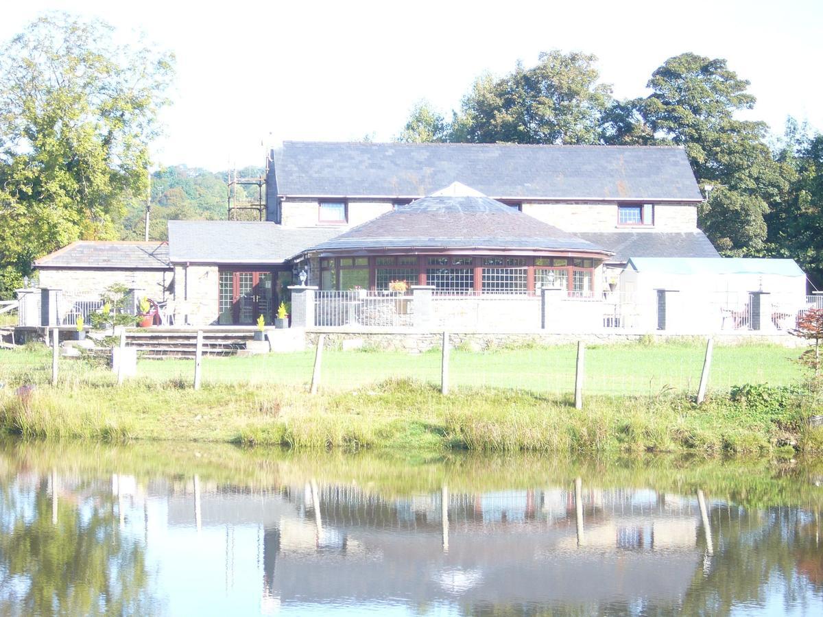 The Countryman Inn ラントリサント エクステリア 写真
